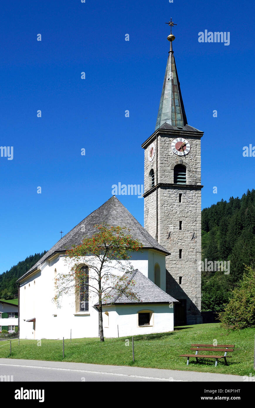 L'église du village de Hinterstein dans l'Allgaeu Alpes. Banque D'Images