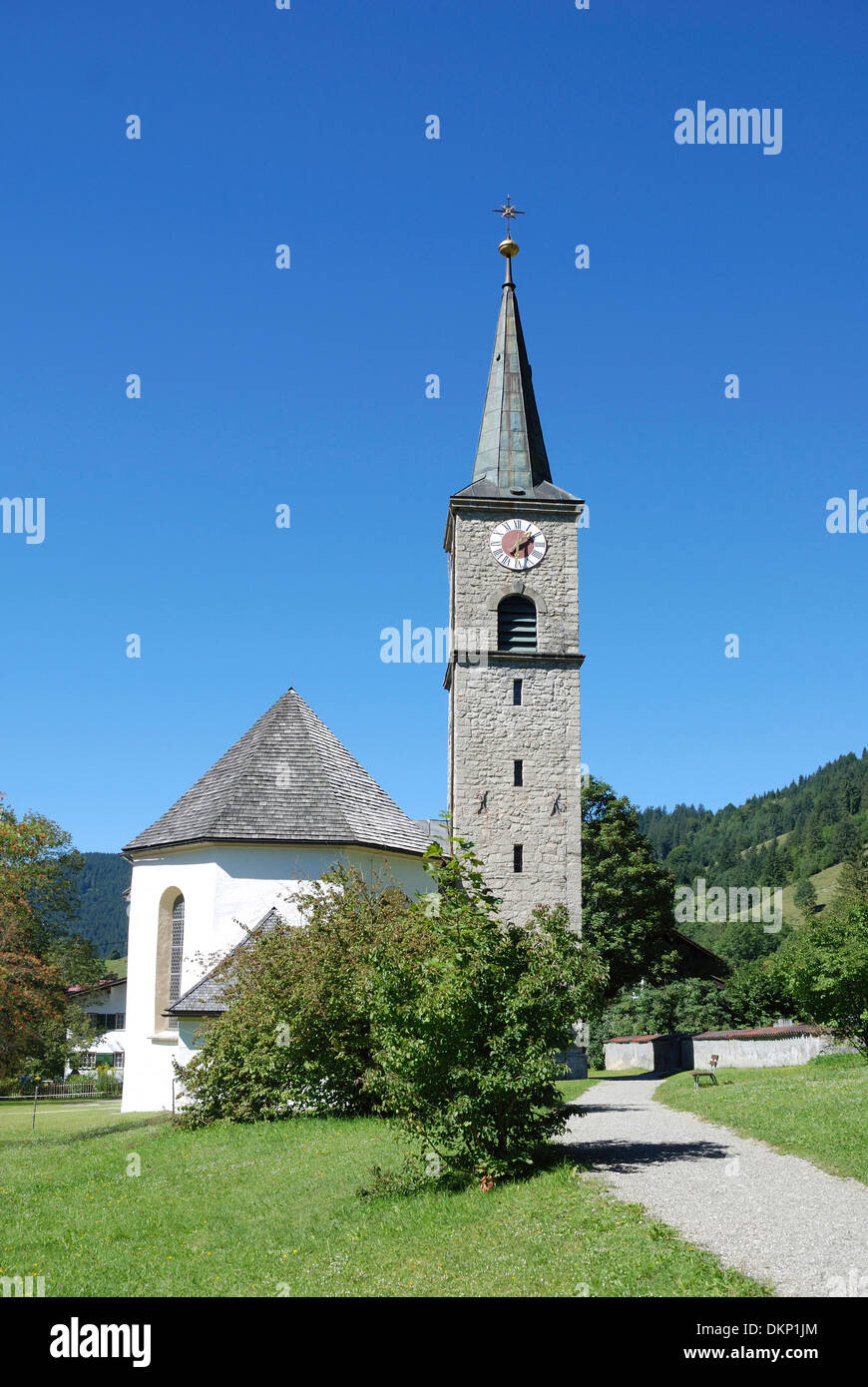 L'église du village de Hinterstein dans l'Allgaeu Alpes. Banque D'Images