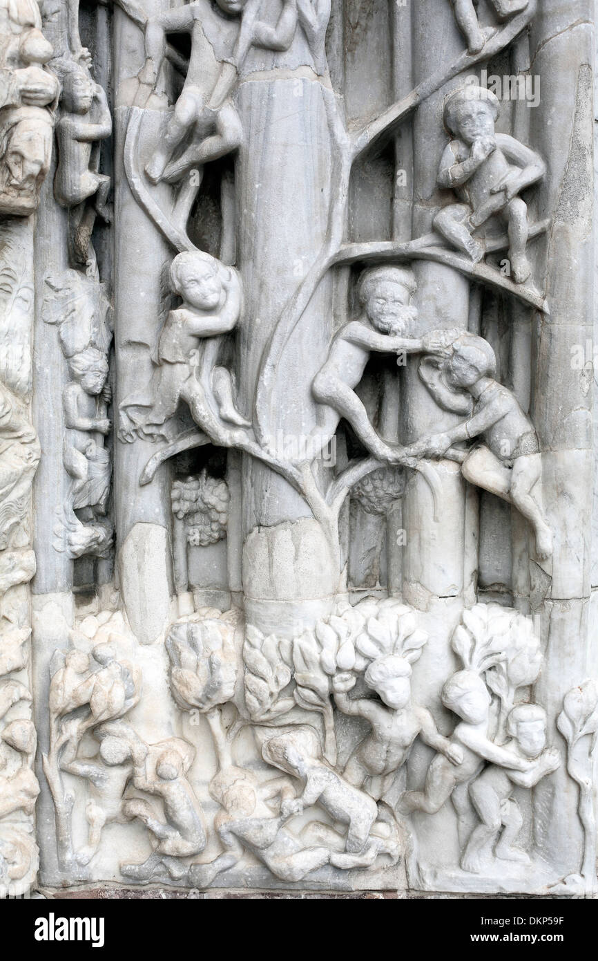 Détail de la sculpture du portail de la cathédrale de Messine, Messine, Sicile, Italie Banque D'Images