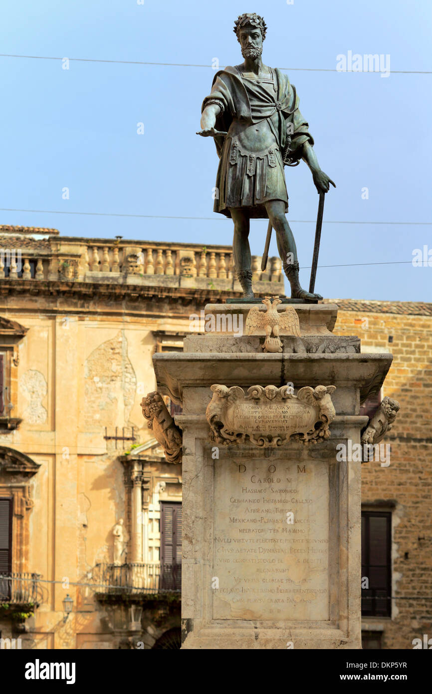 Statue de Charles V, la Piazza Stazione 8, Palerme, Sicile, Italie Banque D'Images