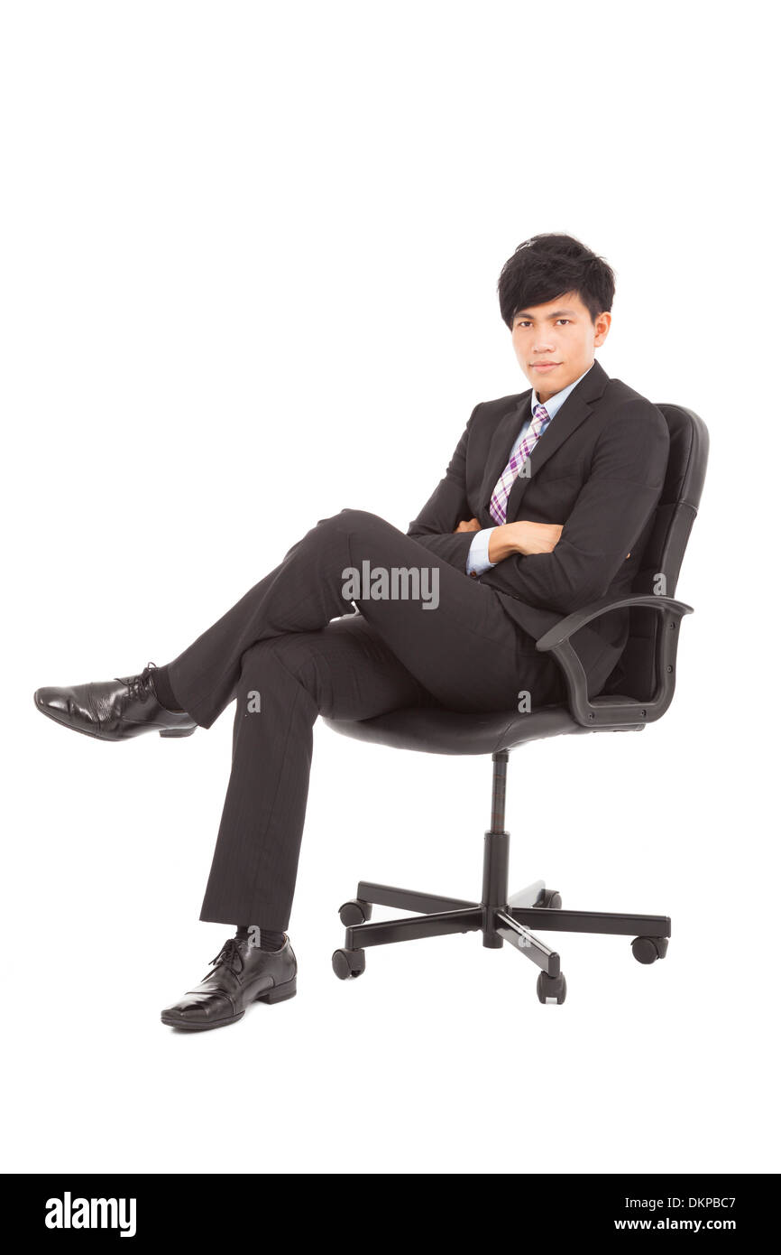 Jeune homme assis sur une chaise Banque D'Images