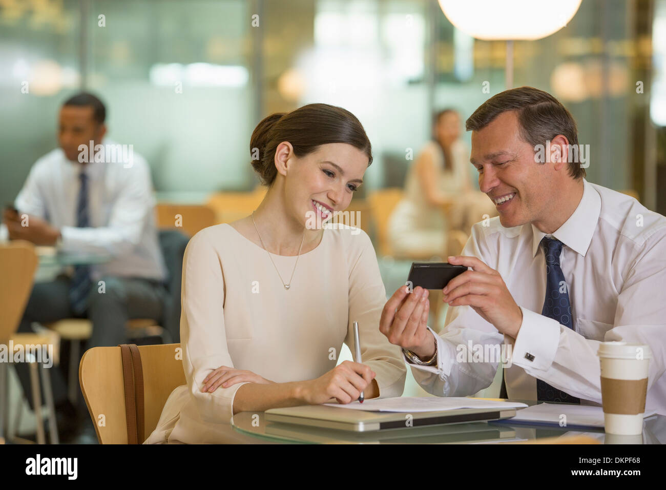 Business people talking in office Banque D'Images