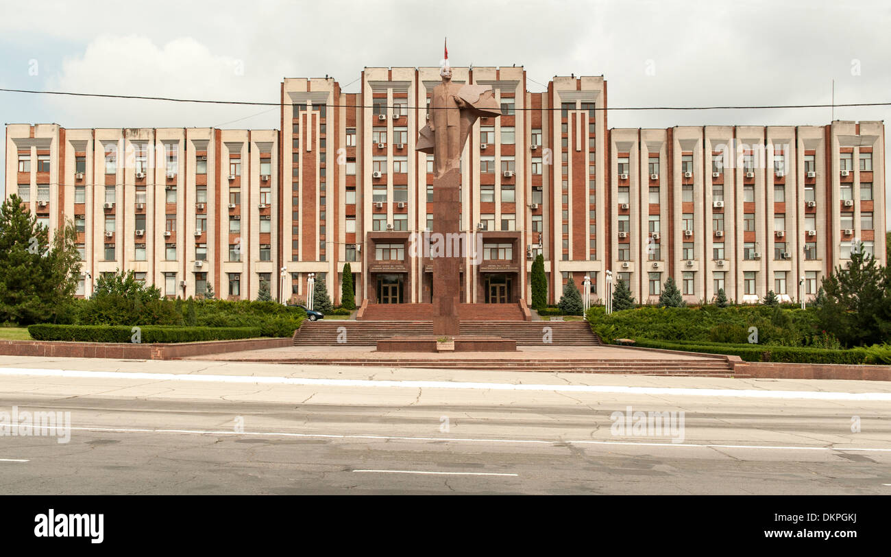 Le bâtiment du parlement de Transnistrie et statue de Lénine à Tiraspol, la capitale de la Transnistrie. Banque D'Images