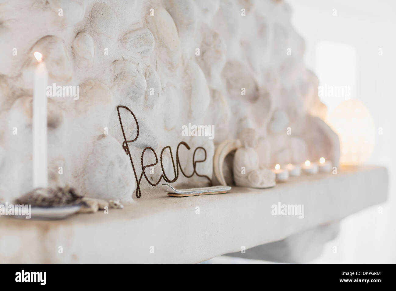 Signe de Paix sur mantel Banque D'Images