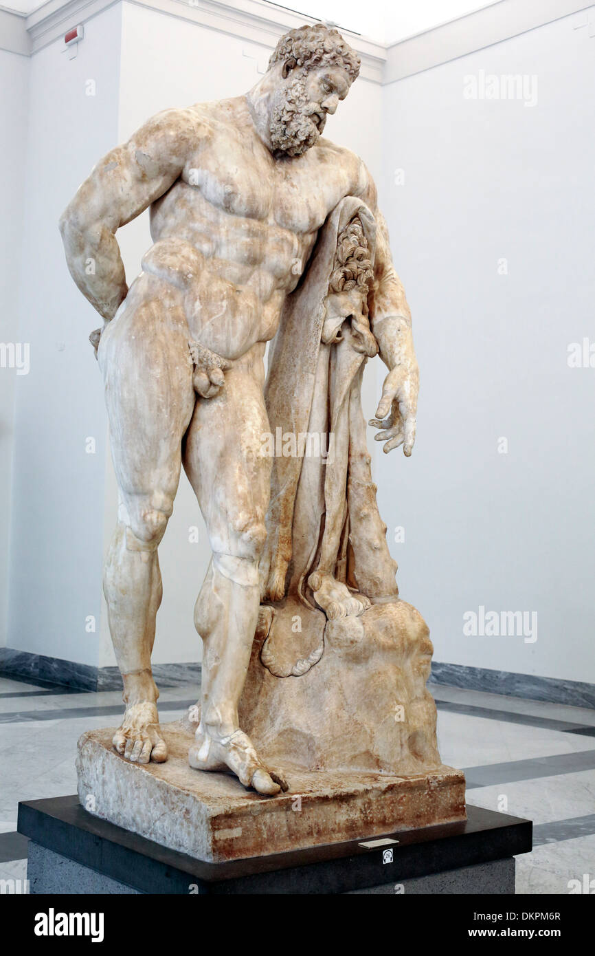 Statue d'Hercule au Repos (2e siècle), Musée Archéologique National, Naples, Campanie, Italie Banque D'Images