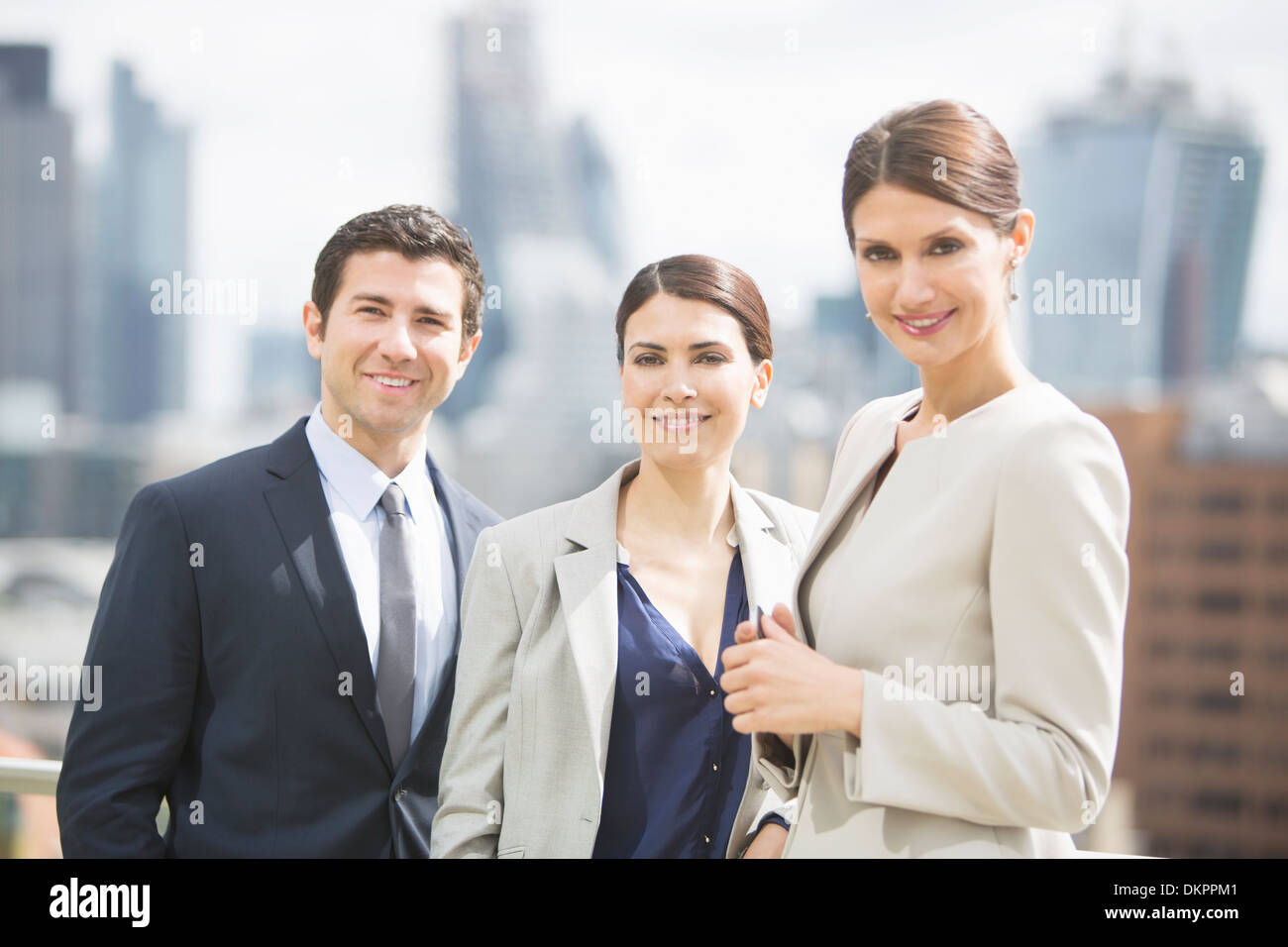 Business people smiling outdoors Banque D'Images