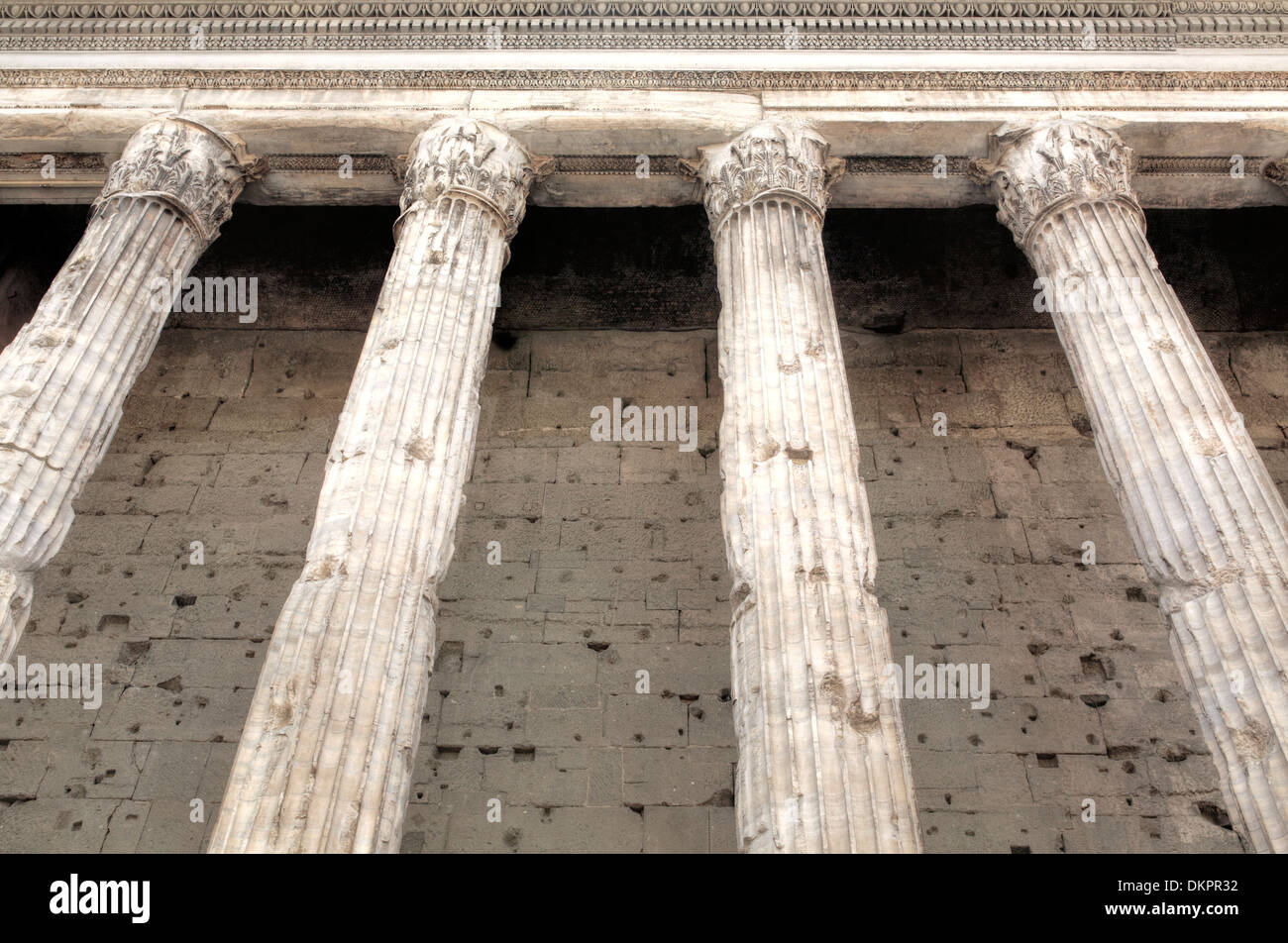 Temple d'Hadrien (145), la Piazza di Pietra, Rome, Italie Banque D'Images