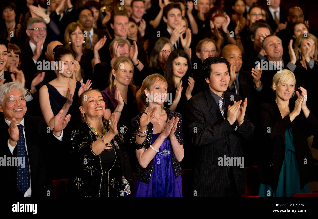 Clapping theater audience Banque D'Images