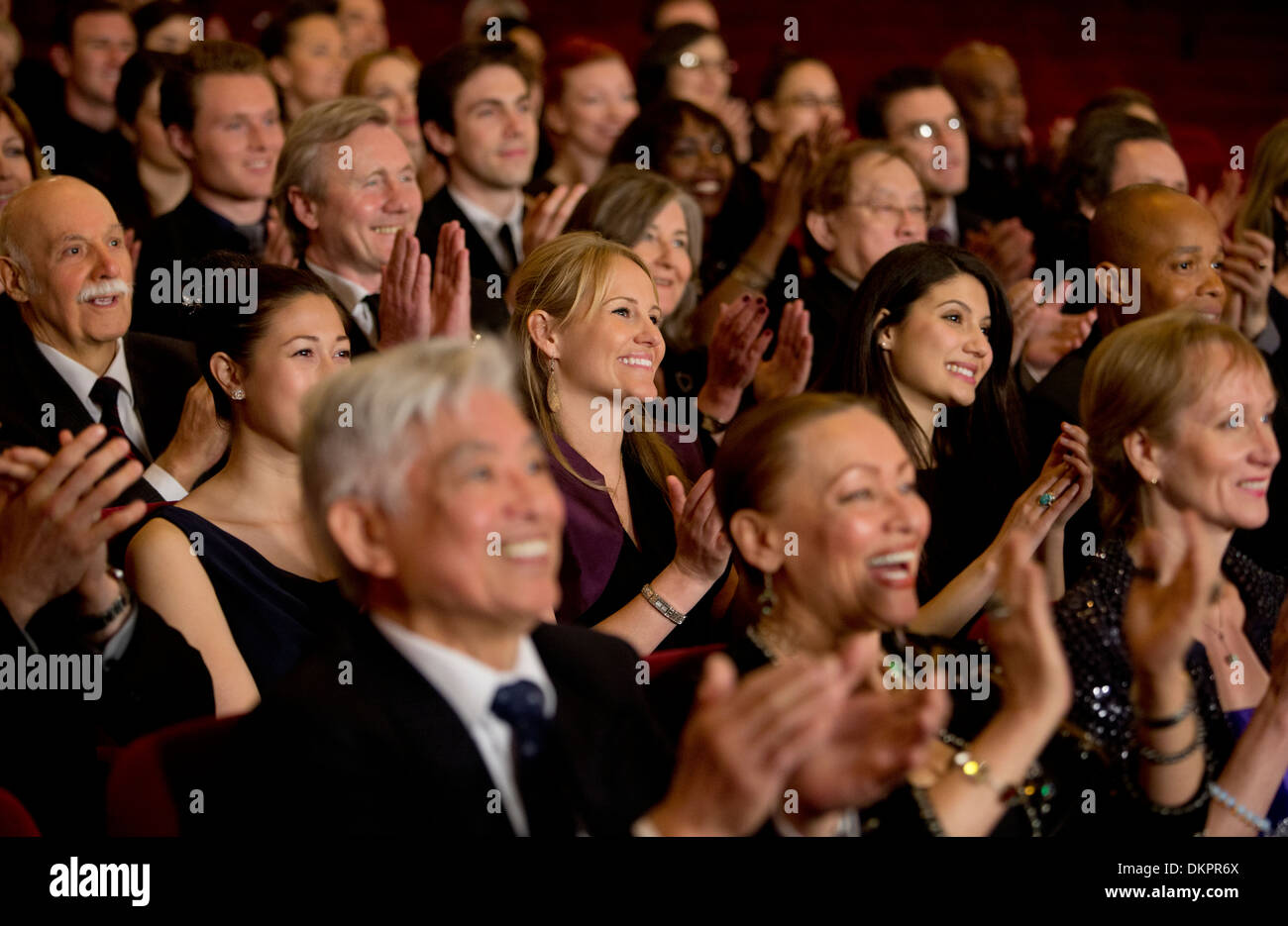 Clapping theater audience Banque D'Images