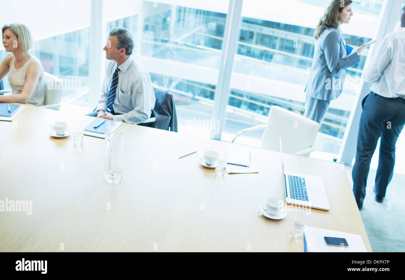 Les gens d'affaires dans la salle de conférence Banque D'Images