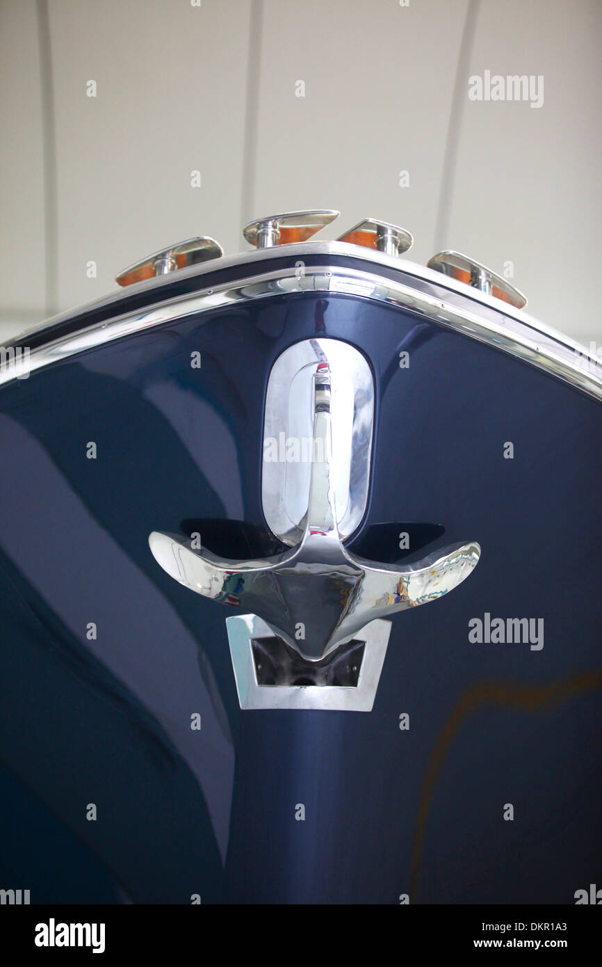 Un Rivarama super yacht en construction à l'usine de Riva à Sarnico, Italie. Banque D'Images