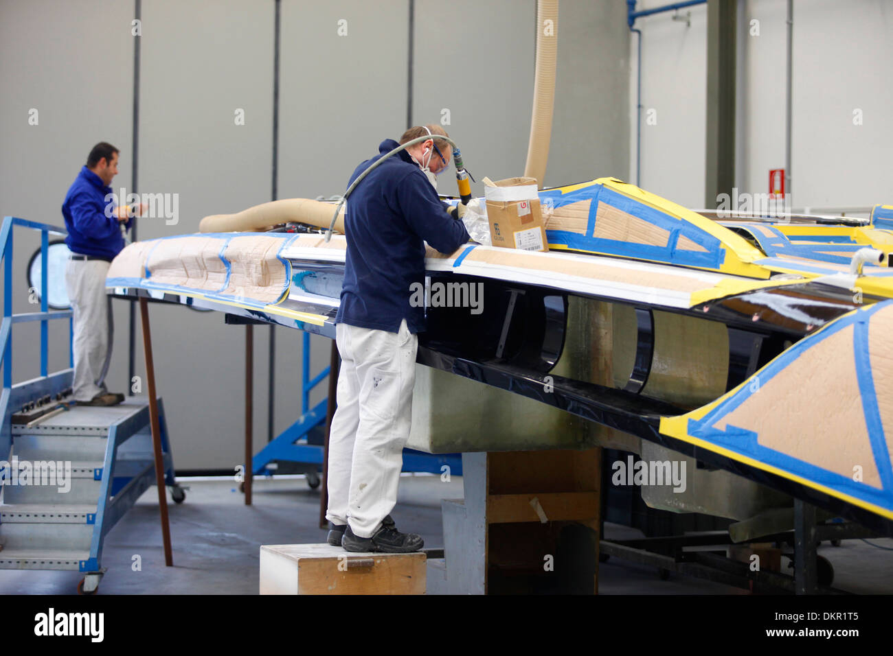 Un Rivarama super yacht en construction à l'usine de Riva à Sarnico, Italie. Banque D'Images
