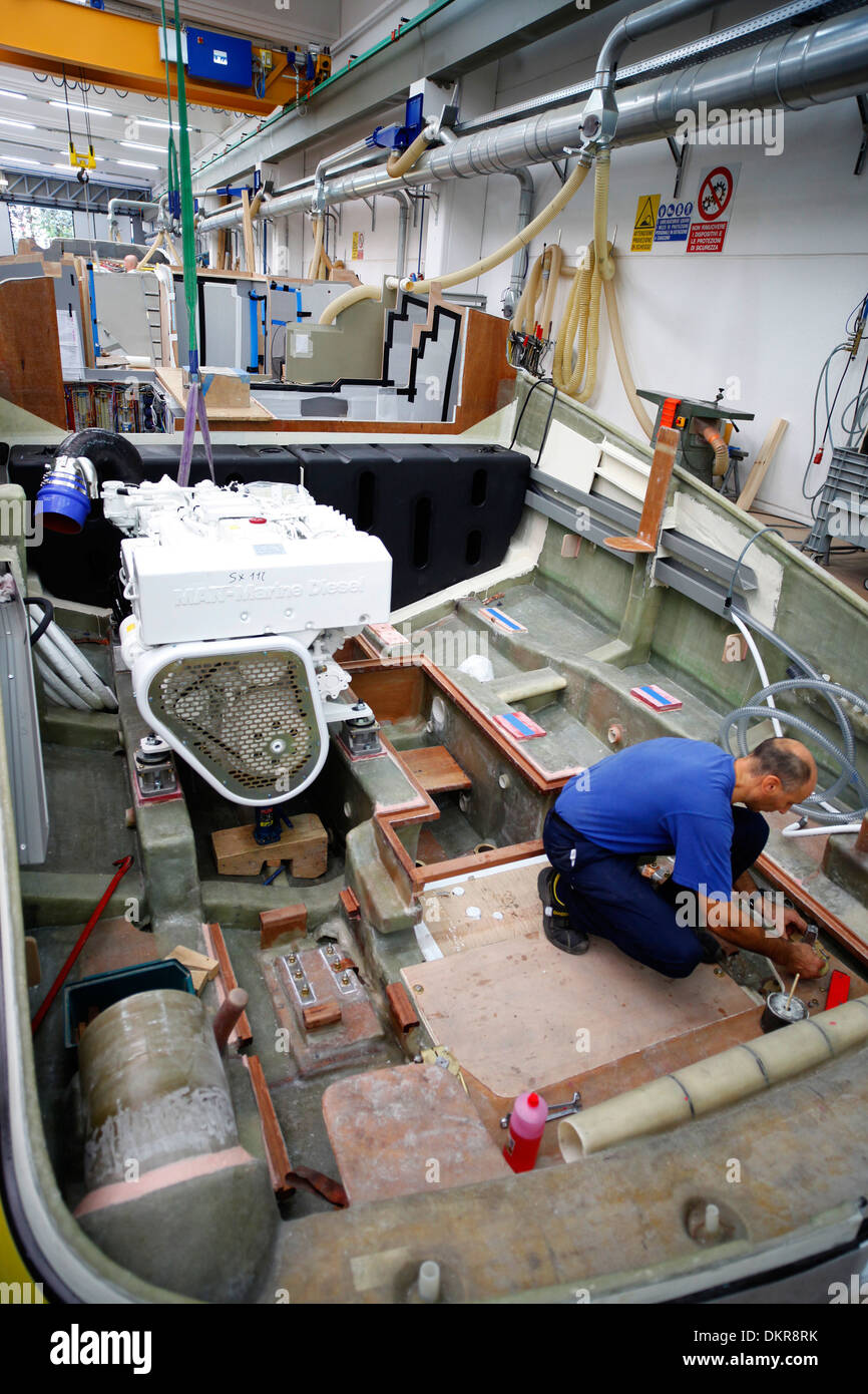 Un Rivarama super yacht en construction à l'usine de Riva à Sarnico, Italie. Banque D'Images