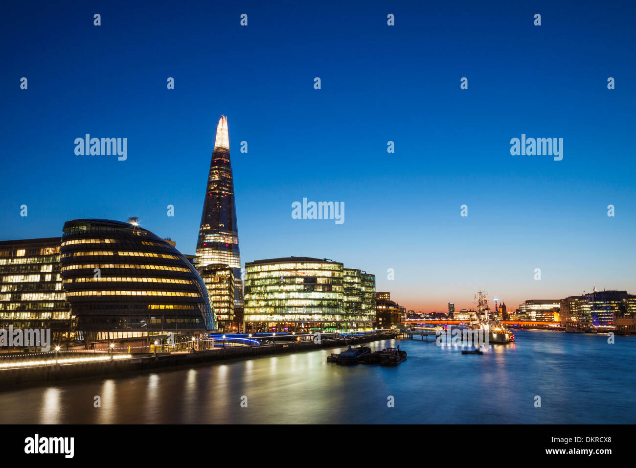 L'Angleterre, Londres, Southwark, Tamise et London Skyline at Sunset Banque D'Images
