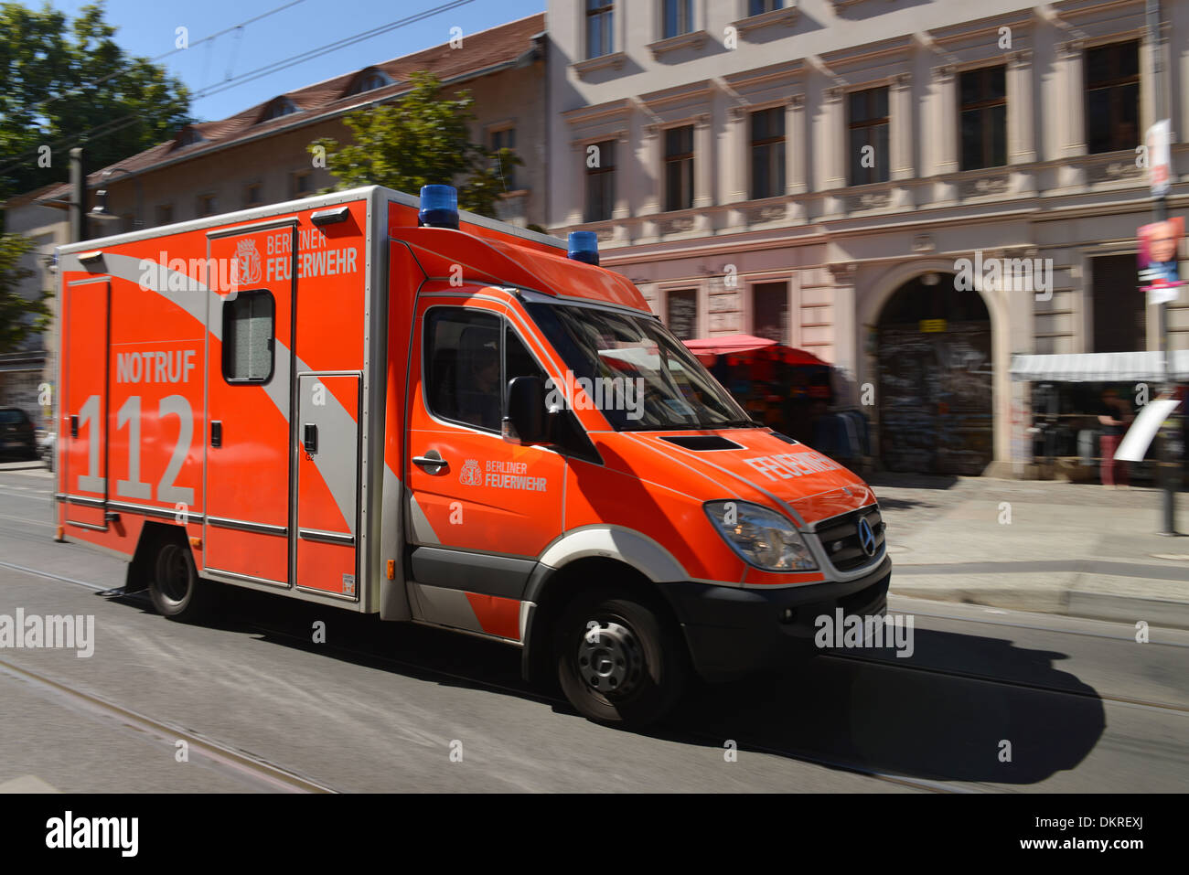 La Kastanienallee, Rettungswagen, Prenzlauer Berg, Berlin, Deutschland Banque D'Images