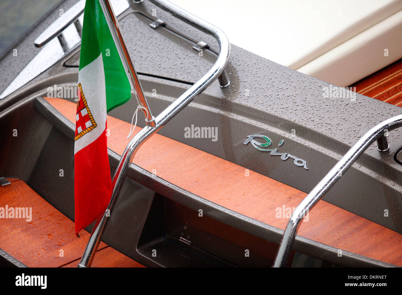 Détail d'un Stern Rivarama super yacht à l'usine de Riva sur le lac d'Iseo à Sarnico, Italie. Banque D'Images