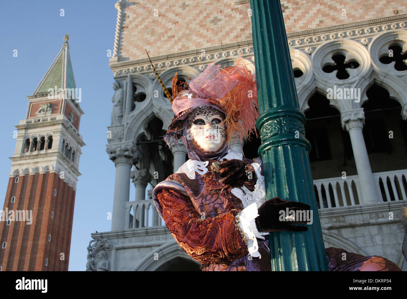 Femme en costume de carnaval, Venise, Italie Banque D'Images