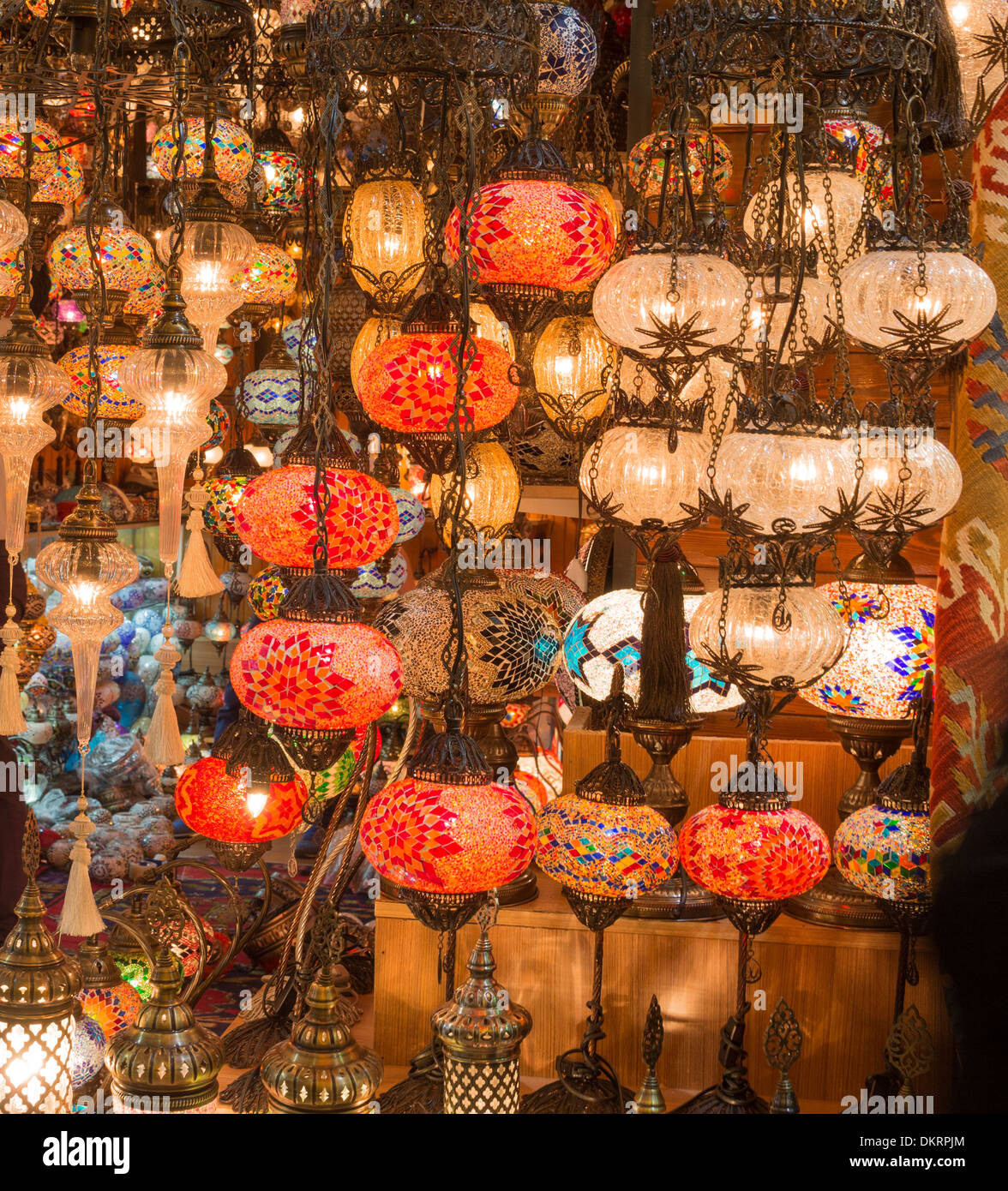 Boutique de luminaires dans le Grand Bazar Istanbul Turquie. Banque D'Images