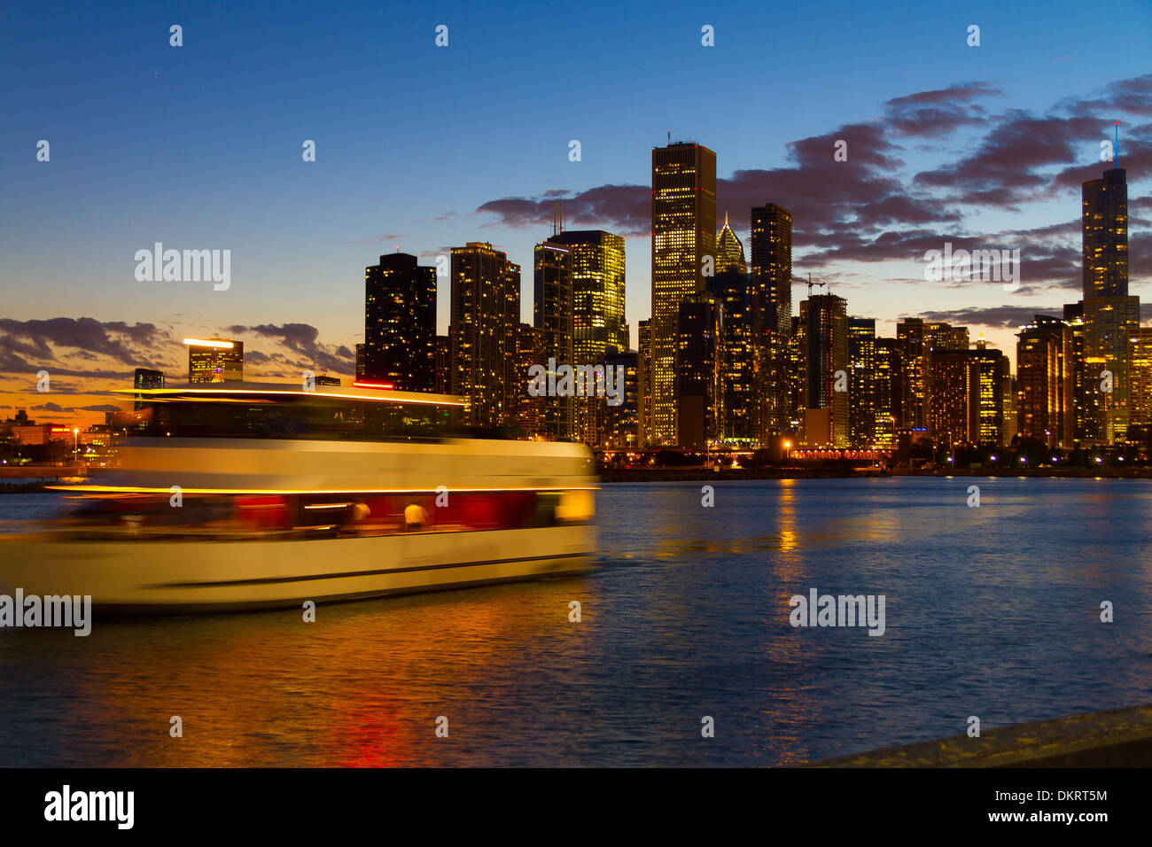 Crépuscule de la ville de Chicago skyline Banque D'Images