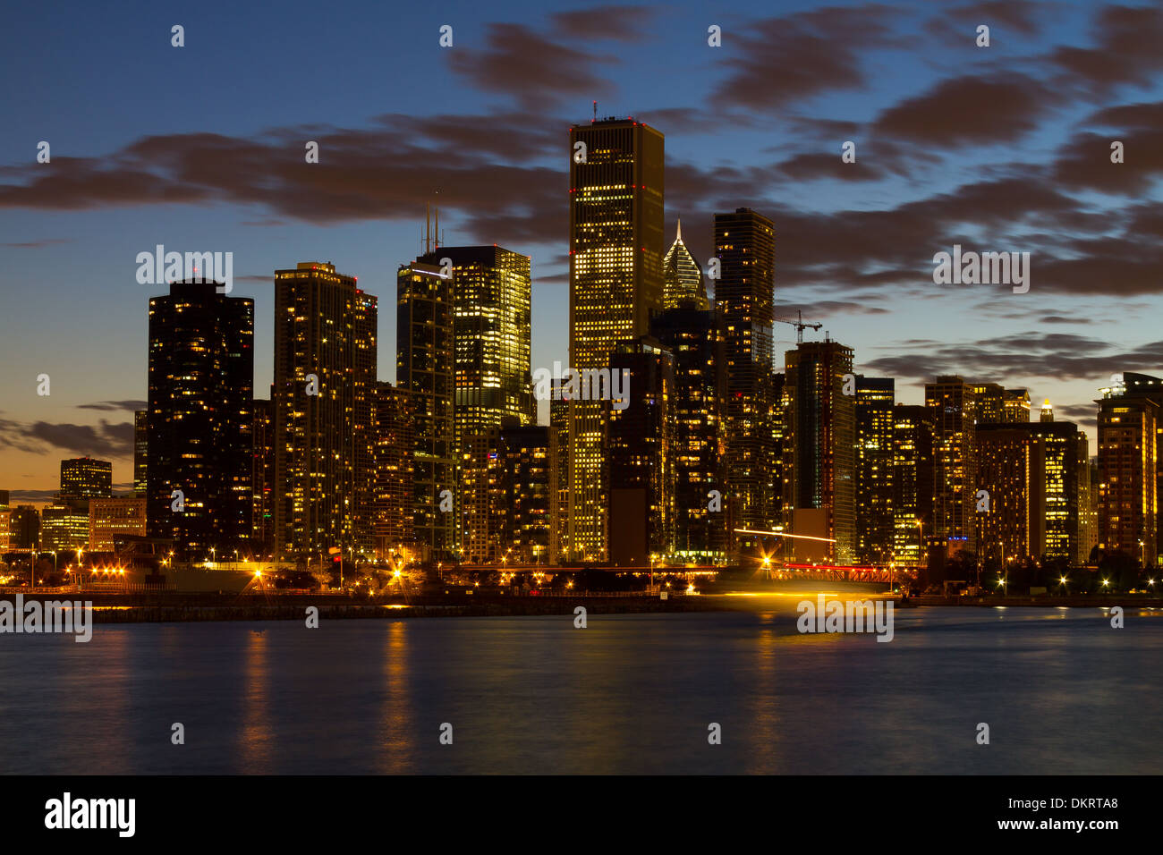 La ville de Chicago skyline at Dusk Banque D'Images