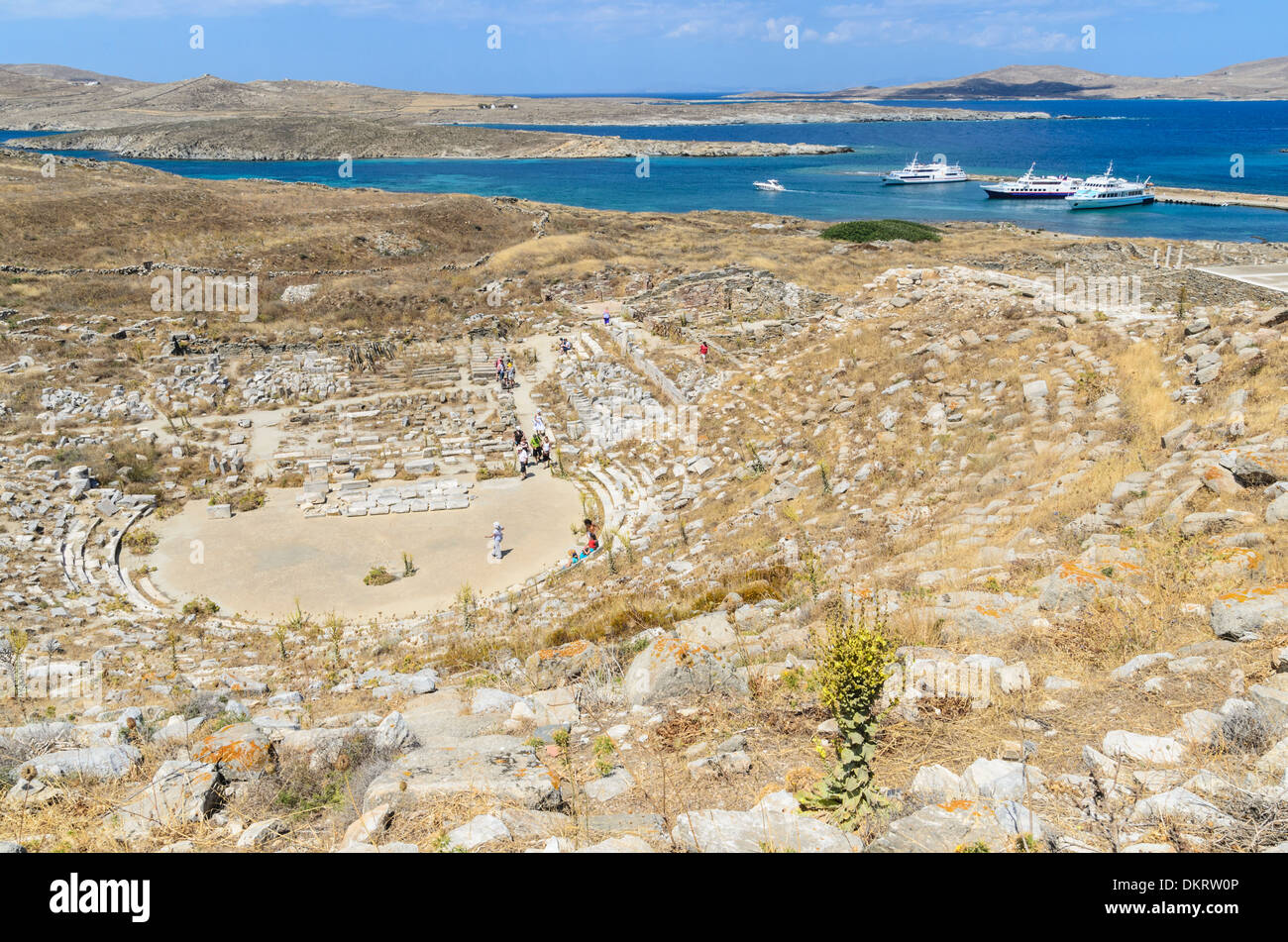 Panorama de l'île de Delos et son théâtre, Delos, Cyclades, Grèce Banque D'Images