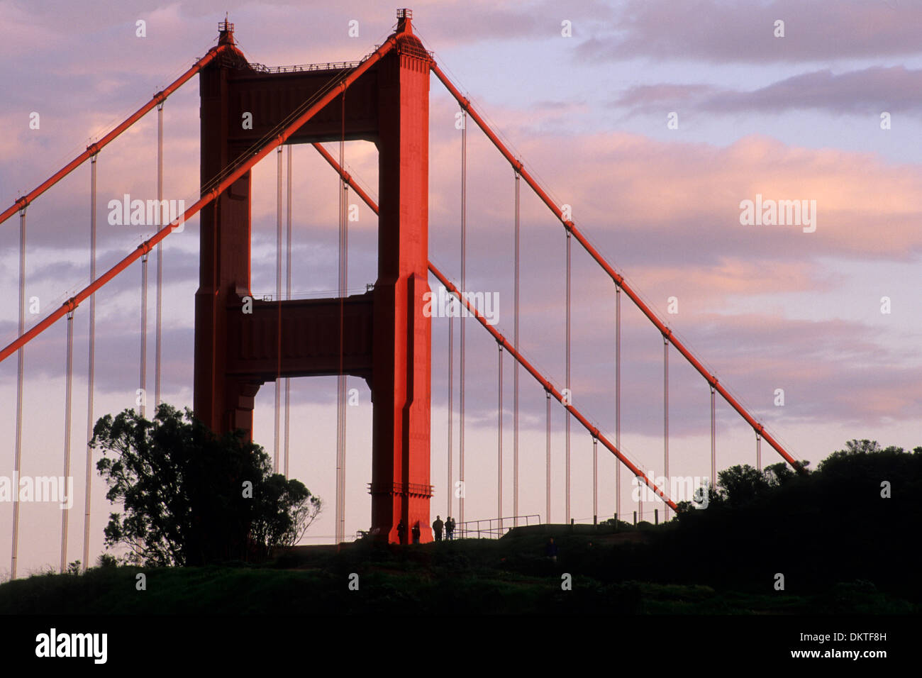 San Francisco et le Golden Gate Bridge au coucher du soleil vu du Marin Headlands, Californie Banque D'Images