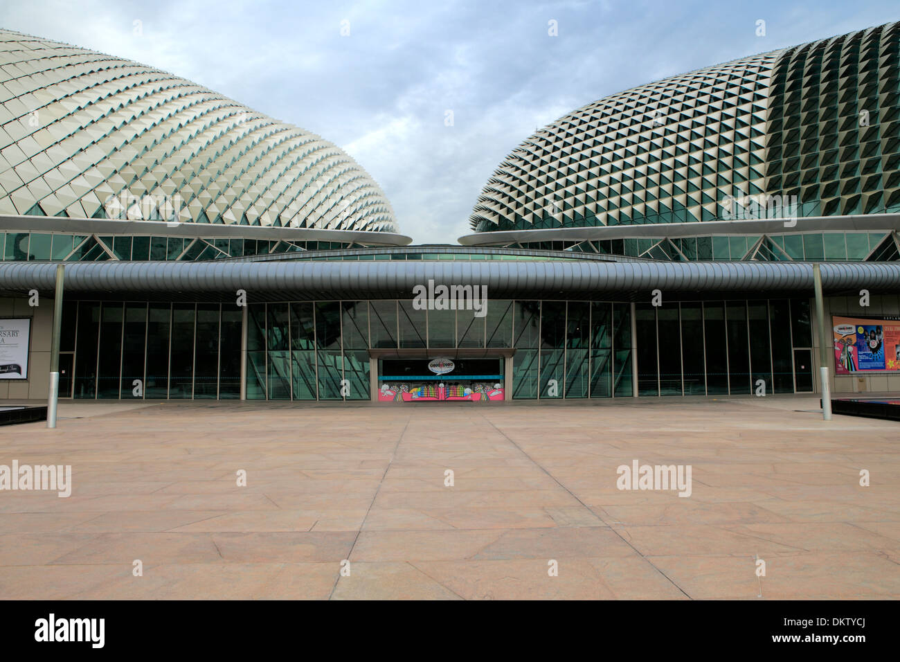 Esplanade, les Théâtres sur la baie (1994-2002, DP Architects, Michael Wilford & Partners), Singapour Banque D'Images