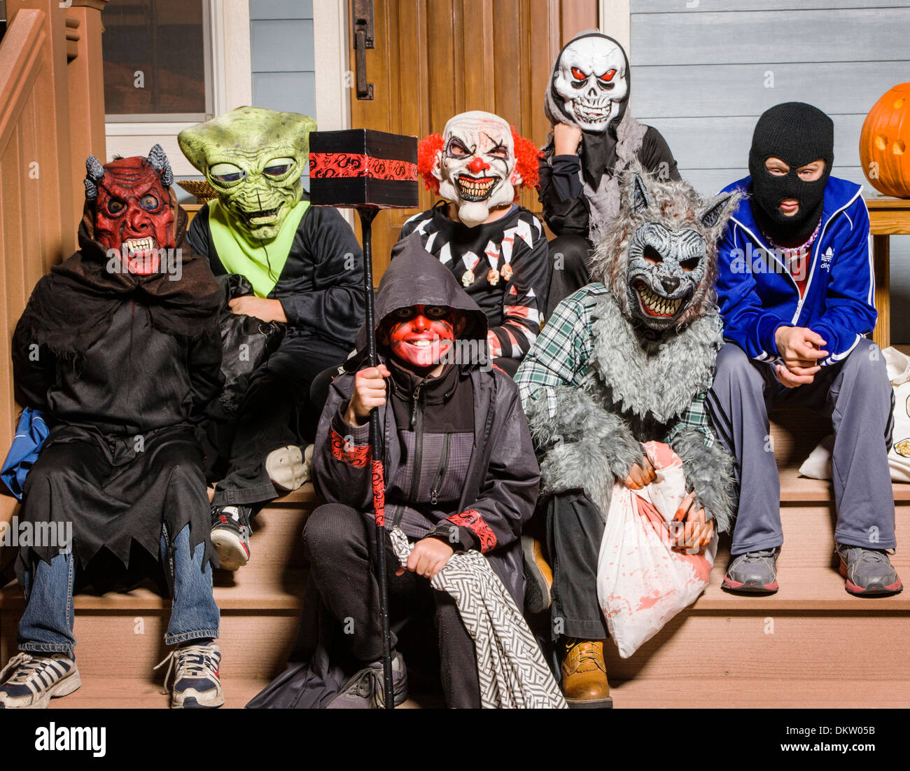 Les jeunes enfants habillés en costume pour Halloween Banque D'Images