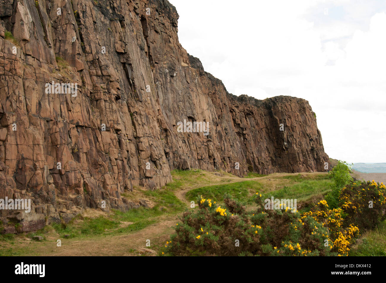 Le siège d'Arthur est le pic principal du groupe des collines qui forment la plus grande partie de Holyrood Park. Il est situé dans le centre de la ville Banque D'Images