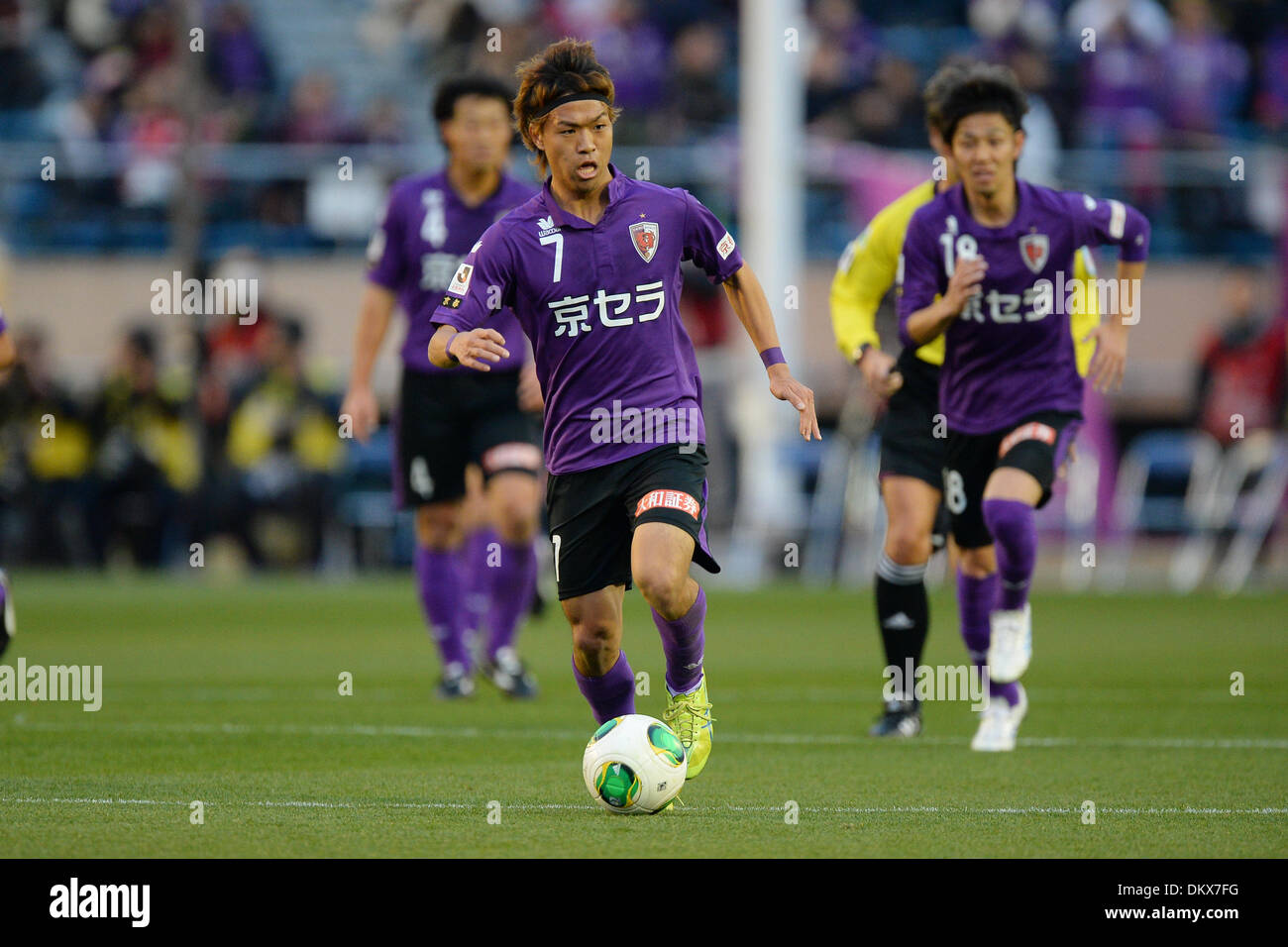 Stade National, Tokyo, Japon. Dec 8, 2013. Yoshiaki Komai (Sanga), 8 décembre 2013 - Football : 2013 J1 championnat Promotion match final entre Kyoto Sanga F.C. 0-2 Tokushima Vortis. au Stade National, Tokyo, Japon. Credit : AFLO/Alamy Live News Banque D'Images