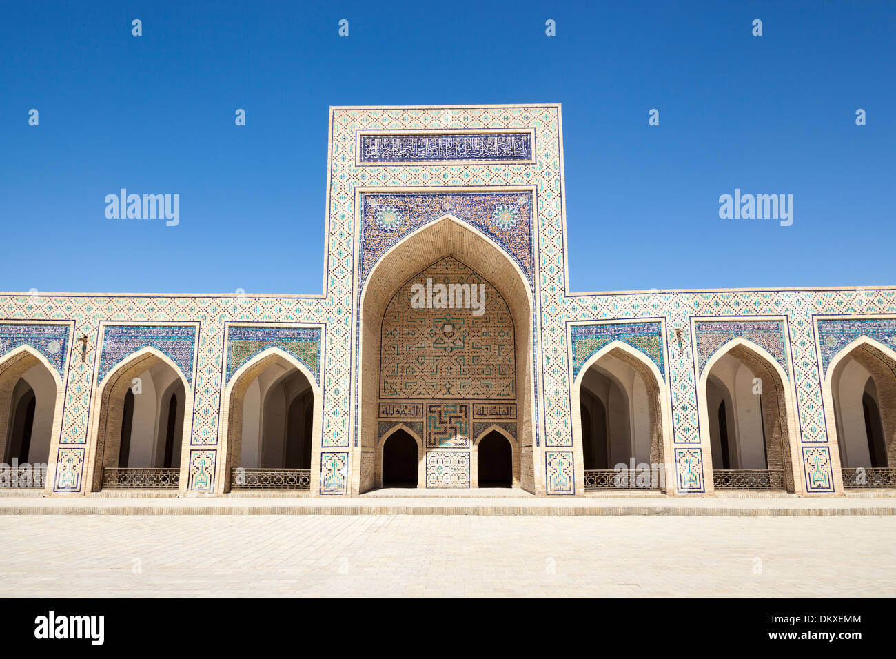 Architecture Islamique en cour, mosquée Kalon, également connu sous le nom de mosquée Kalyan, Poi Kalon, Boukhara, Ouzbékistan Banque D'Images