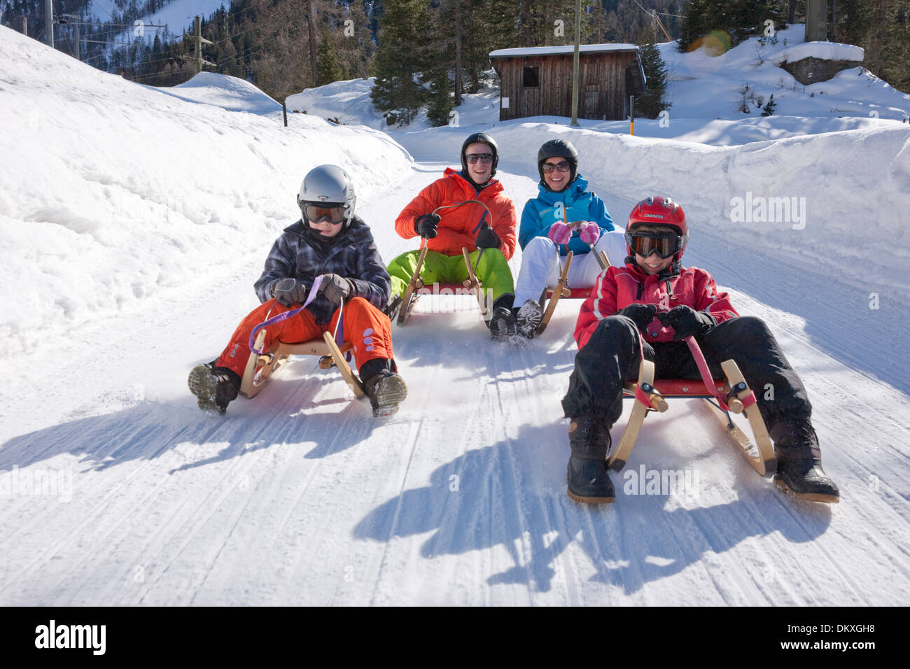 Suisse Europe railway railroad train traîneau luge traîneau famille sport loisirs sports hiver hiver aventure canton Banque D'Images