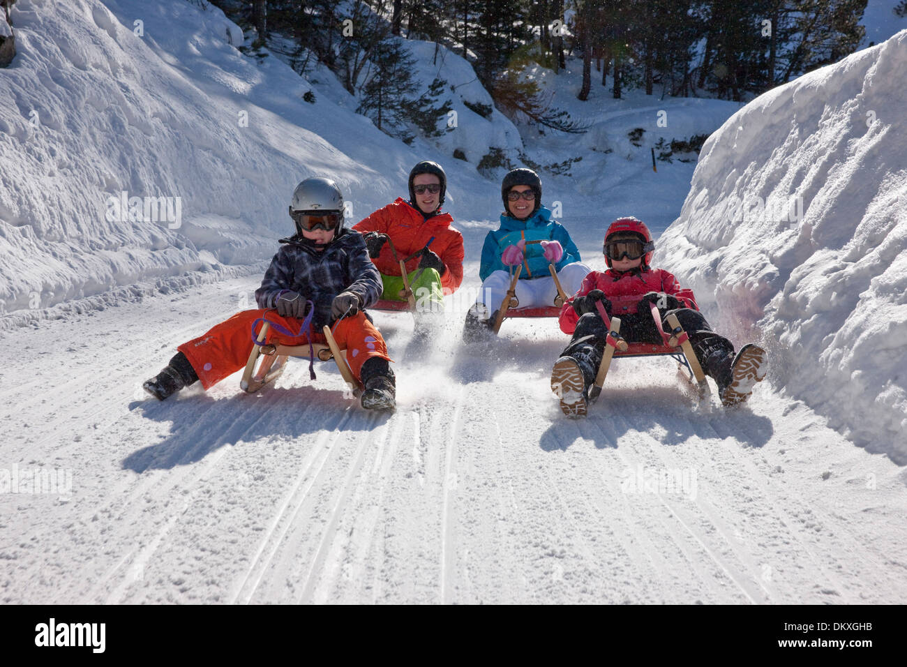 Suisse Europe railway railroad train traîneau luge traîneau famille sport loisirs sports hiver hiver aventure canton Banque D'Images