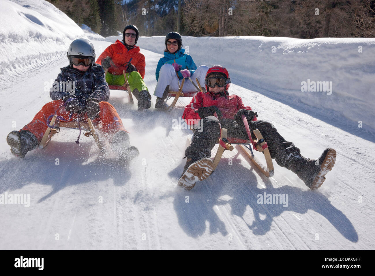 Suisse Europe railway railroad train traîneau luge traîneau famille sport loisirs sports hiver hiver aventure canton Banque D'Images