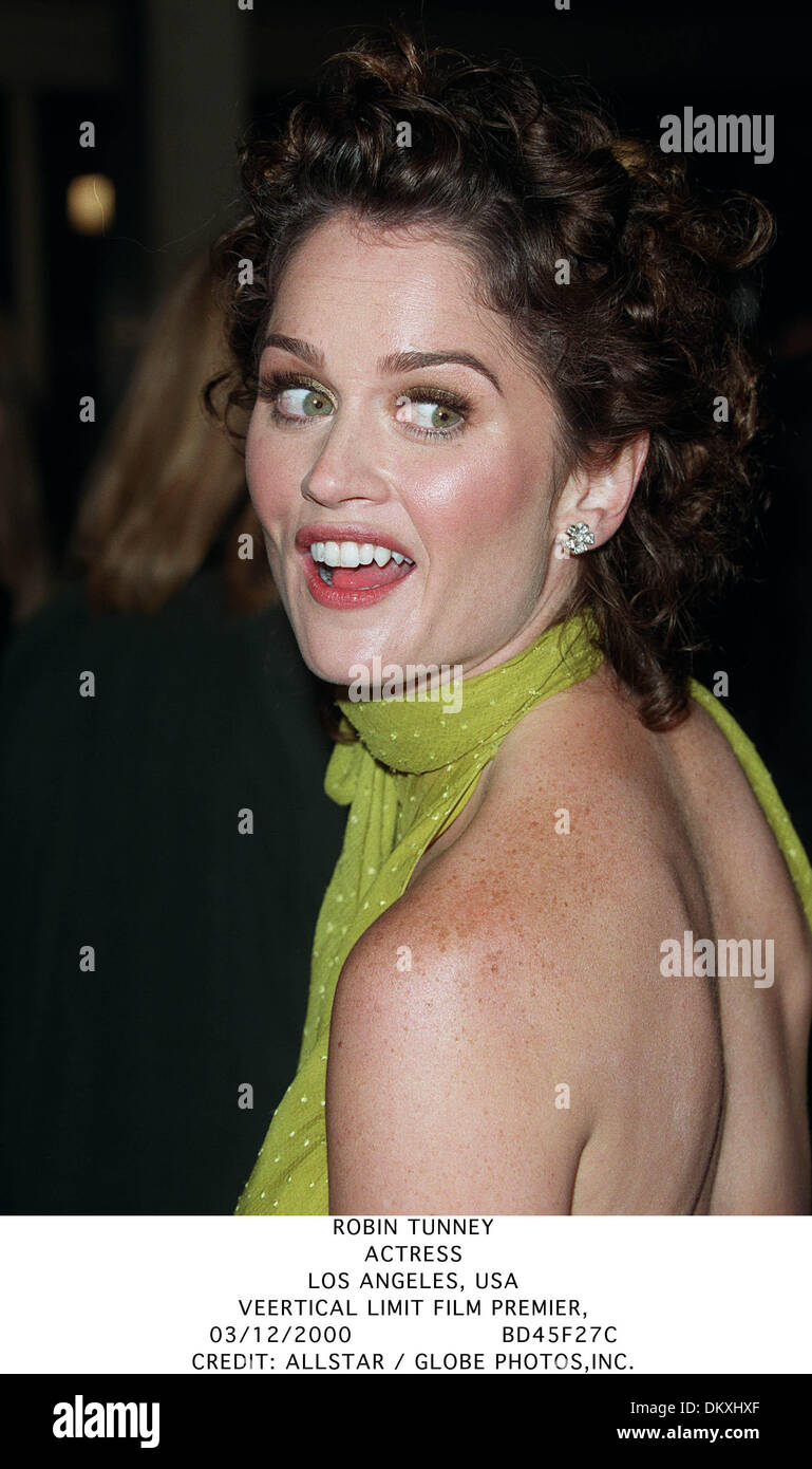 Le 3 décembre 2000 - VEERTICAL - PREMIER FILM LIMITE.L'ACTRICE ROBIN TUNNEY.LOS ANGELES, USA.VEERTICAL, PREMIER FILM LIMITE.03/12/2000.BD45F27C.CREDIT : crédit(Image : © Photos Globe/ZUMAPRESS.com) Banque D'Images