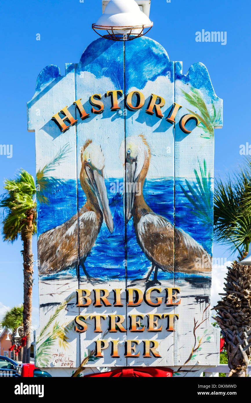 Signe pour jetée historique de Bridge Street, Bradenton Beach, Anna Maria Island, Manatee comté, la Côte du Golfe, Florida, USA Banque D'Images