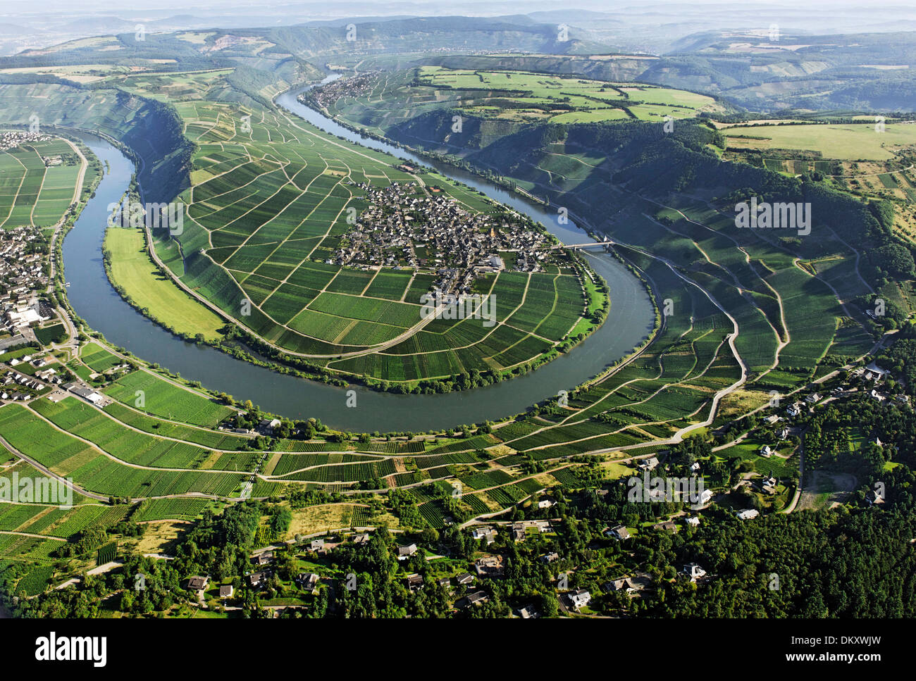 Vue aérienne de la rivière Moselle, boucle à Trittenheim, District de