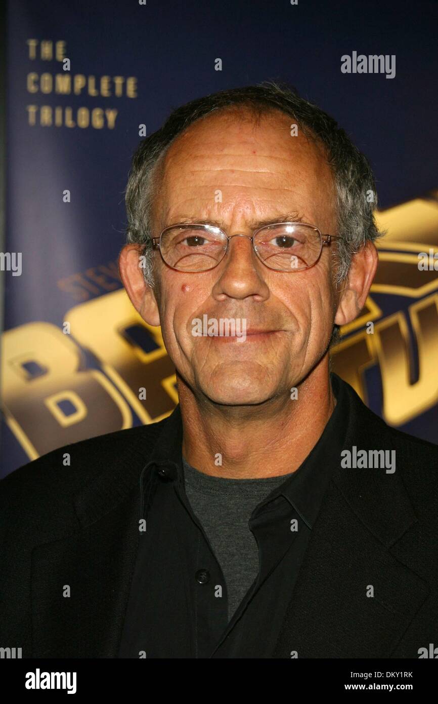 16 déc., 2002 - Californie, USA - K28069MR TRILOGIE RETOUR VERS LE FUTUR DVD FÊTE DE LANCEMENT.Place du Palais de justice, Universal City, CA.12/16/02. MILAN RYBA/ 2002.CHRISTOPHER LLOYD(Image Crédit : © Globe Photos/ZUMAPRESS.com) Banque D'Images