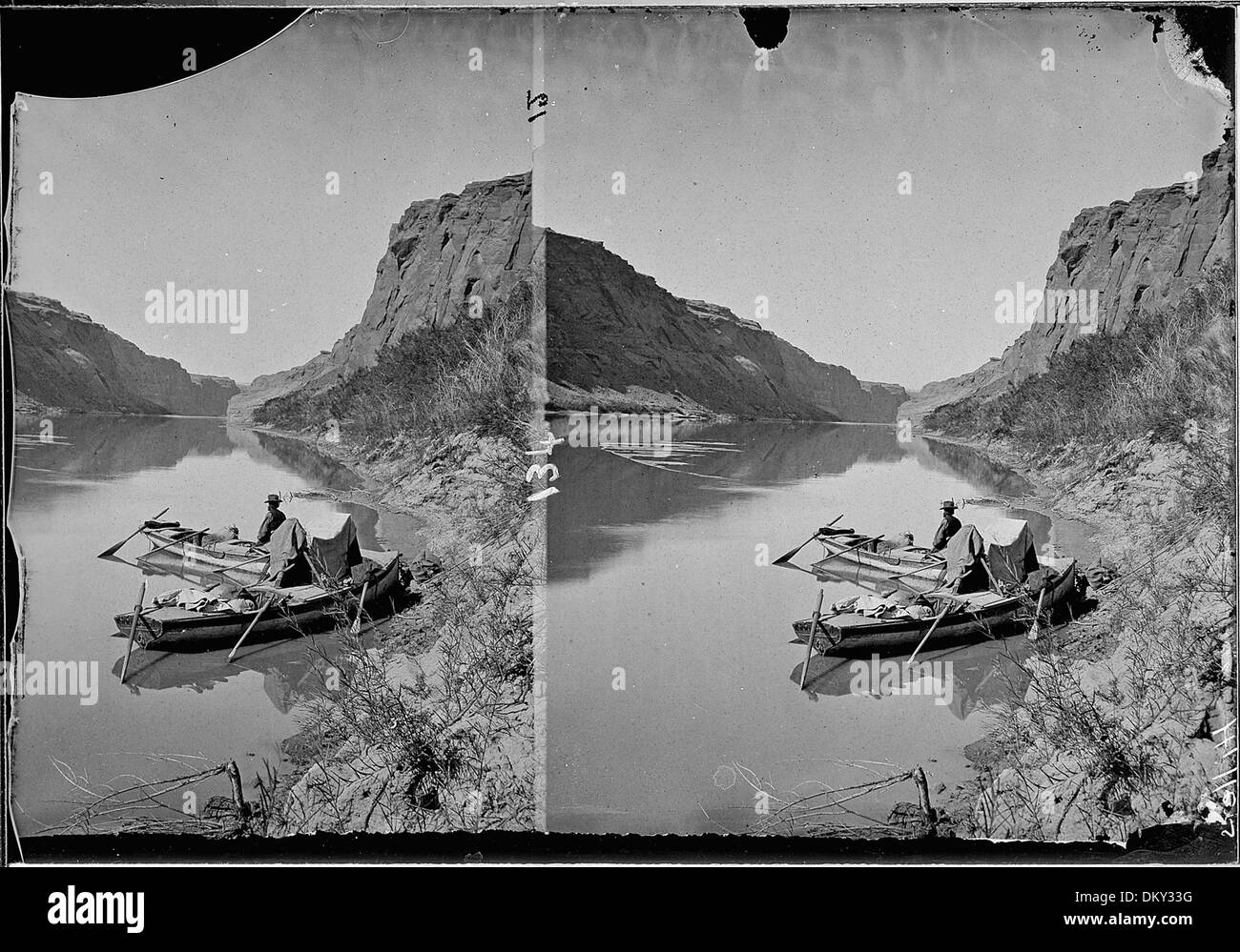 Colorado River. Près de l'extrémité supérieure du canyon. Bateaux de l'expédition de 1872 Powell sur la photo. Photo Beaman.... 517970 Banque D'Images