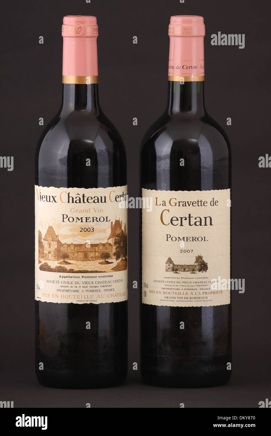 Deux bouteilles de vin rouge Français, Grand Vin, Vieux Chateau Certan, VCC, Pomerol de l'année 2003 et de la Gravette de Certan 2007 Banque D'Images