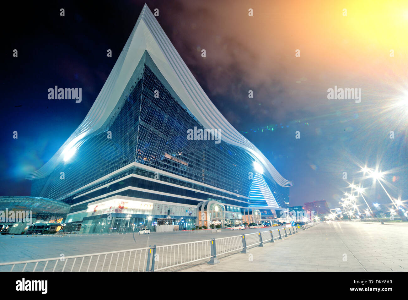 Centre mondial à Chengdu, Chine Nuit Banque D'Images