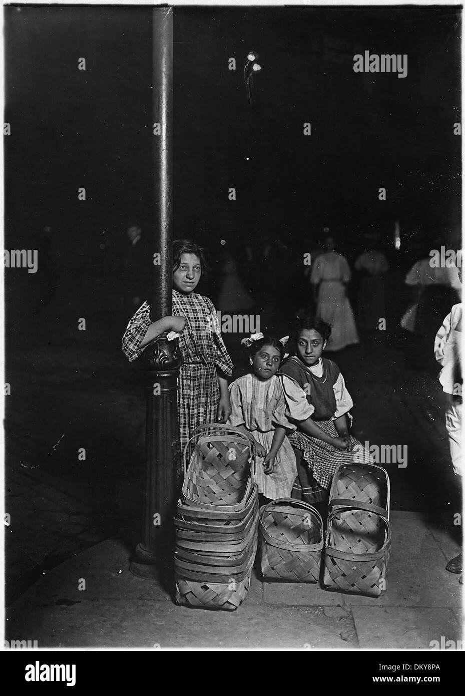 Marie Costa, panier, vendeur dans un marché de Cincinnati. 10 heures samedi. Cincinnati, OH. 523070 Banque D'Images