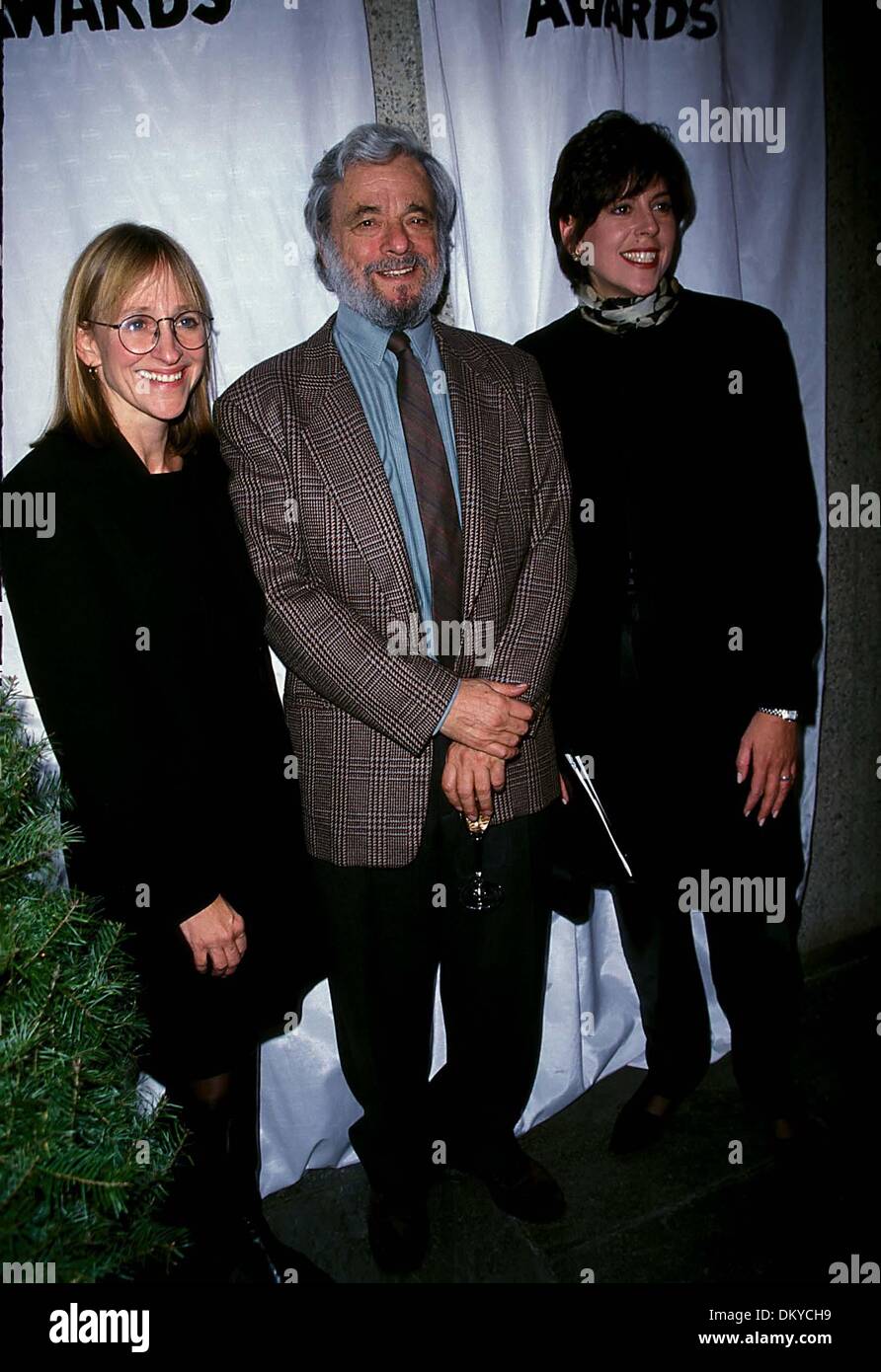 15 déc., 1997 - J1802RE.1997 NEW YORK MAGAZINE AWARDS AU WHITNEY MUSEUM, NEW YORK CITY .12/15/1997. ROSARIO ESPOSITO/ / 1997.CAROLINE MILLER ET STEPHEN SONDHEIM(Image Crédit : © Globe Photos/ZUMAPRESS.com) Banque D'Images