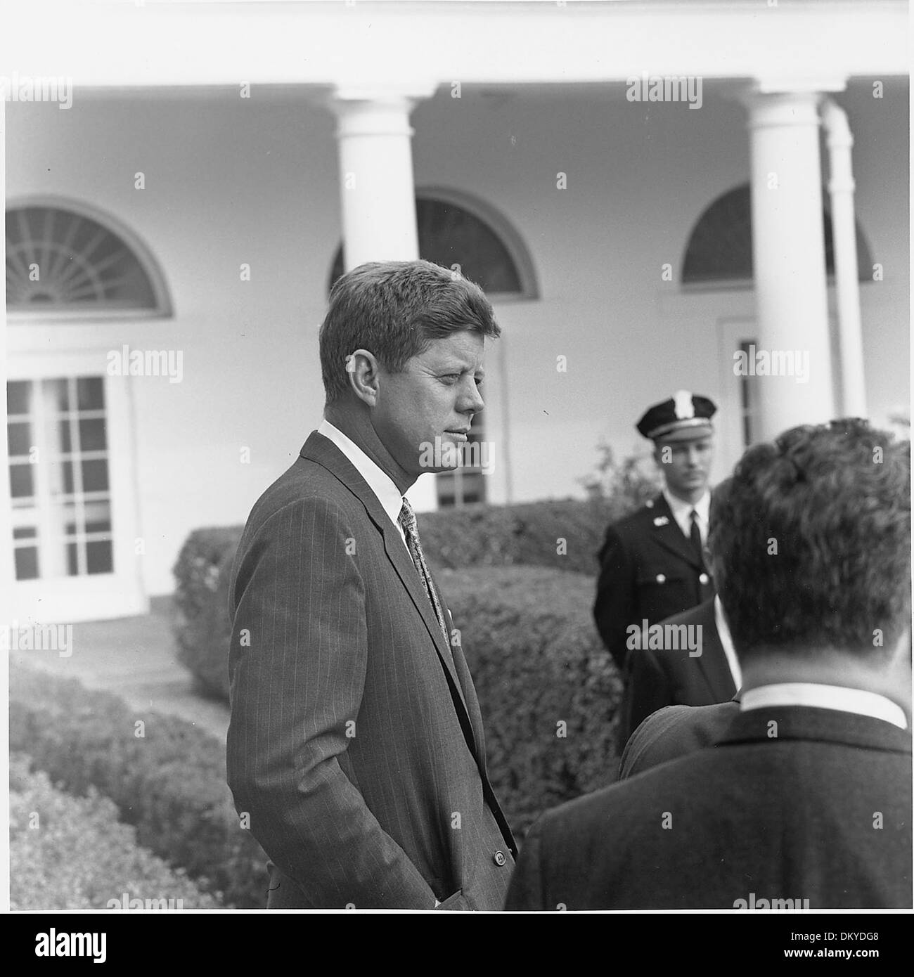 Le président accueille les archivistes d'Amérique latine. Le président Kennedy, archivistes. Maison Blanche, Rose Garden 194237 Banque D'Images