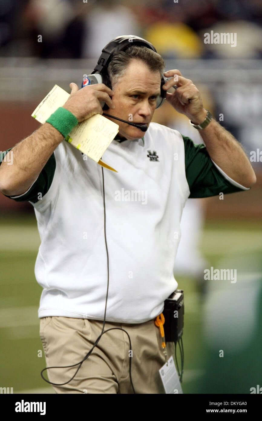 26 déc 2009 - Detroit, Michigan, États-Unis - 26 décembre 2009 : l'entraîneur-chef Rick Marshall Minter. Marshall a défait l'Ohio 21-17 dans le bol Little Caesars Pizza joué au Ford Field de Detroit, Michigan. (Crédit Image : © Alan Ashley/ZUMApress.com) Southcreek/mondial Banque D'Images