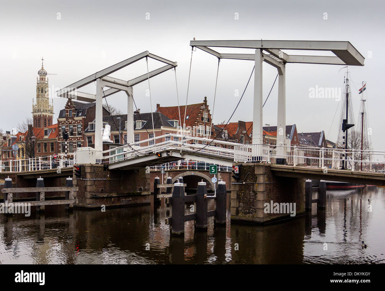 GRAVESTENEBRUG pont enjambant la rivière SPAARNE HAARLEM EN HOLLANDE CENTRALE Banque D'Images