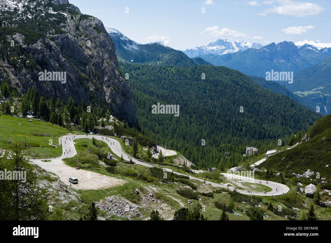 Les cyclistes au-Maratona dles Dolomites, Italie Banque D'Images