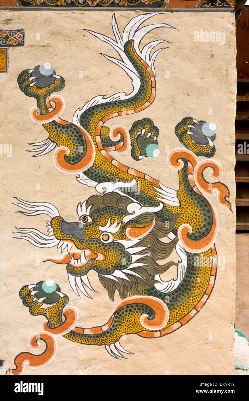 Le Bhoutan, la vallée de Bumthang, Gaytsa Village grand dragon peint peinture murale chambre Banque D'Images