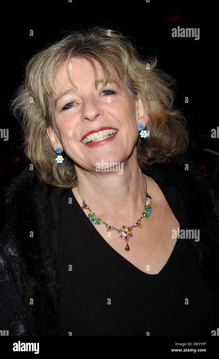 Avril 2, 2002 - New York, NEW YORK - K45913AR.PREMIERE D'orgueil & PRÉJUGÉS '' '' AU PROFIT DE PARTENAIRES EN ALPHABÉTISATION AU LOEWS LINCOLN SQUARE THEATRE , NEW YORK New York 11-10-2005 . ANDREA DEBORAH MOGGACH RENAULT-(Image Crédit : © Globe Photos/ZUMAPRESS.com) Banque D'Images