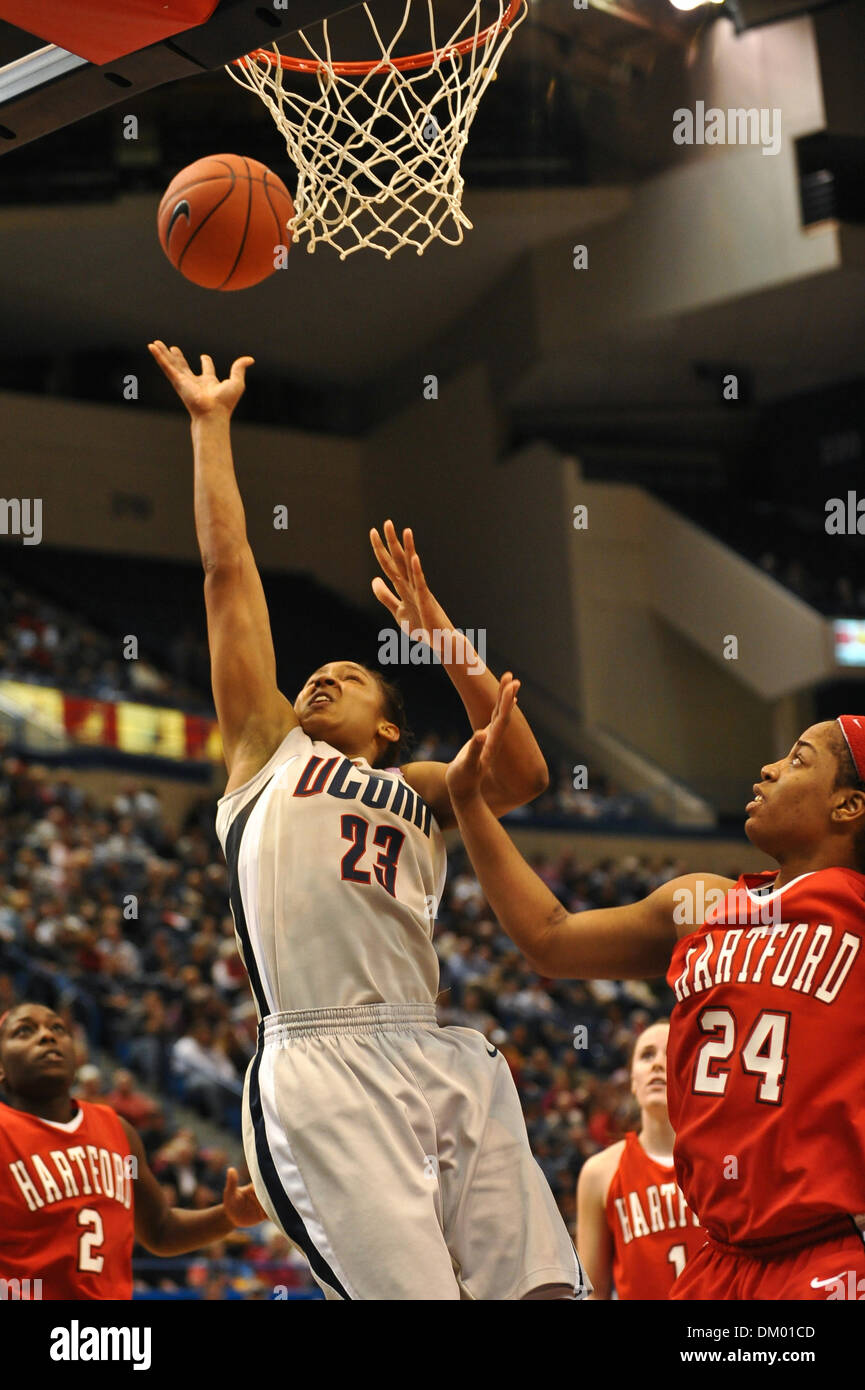 10 décembre 2009 - Hartford, Connecticut, États-Unis - 10 décembre 2009 : California's Maya Moore (23) au cours de l'action de jeu dans la seconde moitié. Connecticut Hartford défait 80 - 45 tenue au Centre XL à Hartford, Connecticut. Moore a terminé avec un jeu de 22 points. (Crédit Image : © Geoff Bolte/ZUMApress.com) Southcreek/mondial Banque D'Images